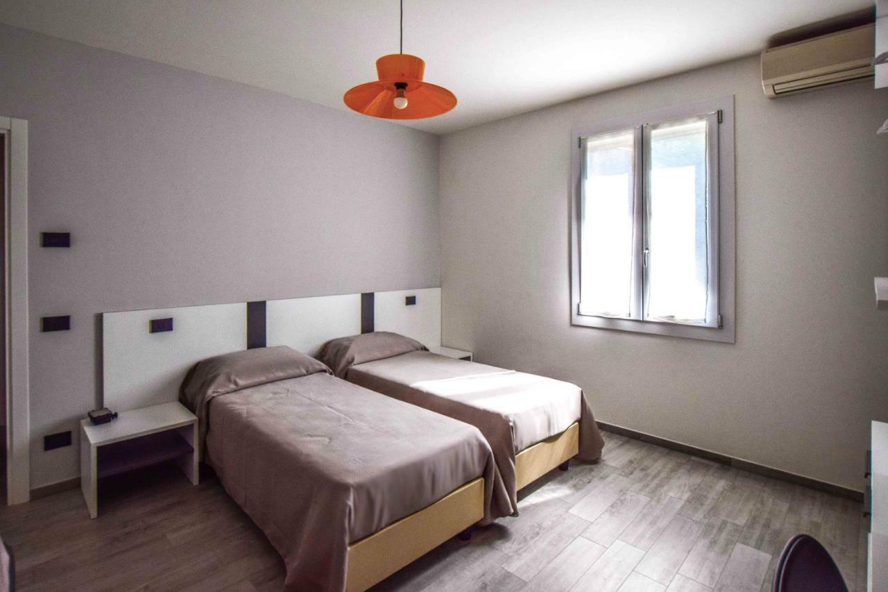 Gambisa Street Otel Soliera Dış mekan fotoğraf