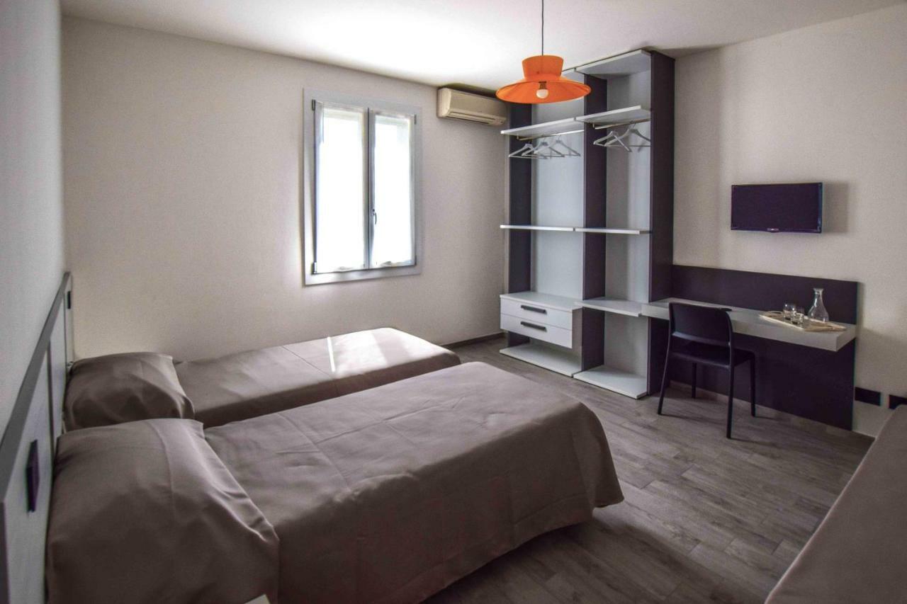 Gambisa Street Otel Soliera Dış mekan fotoğraf